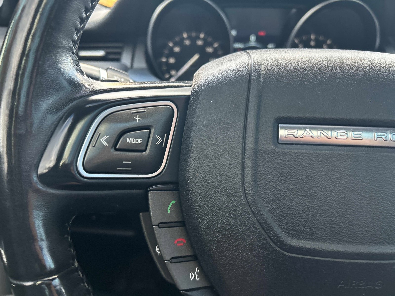 Used 2019 Land Rover Range Rover Evoque Landmark Edition image 25