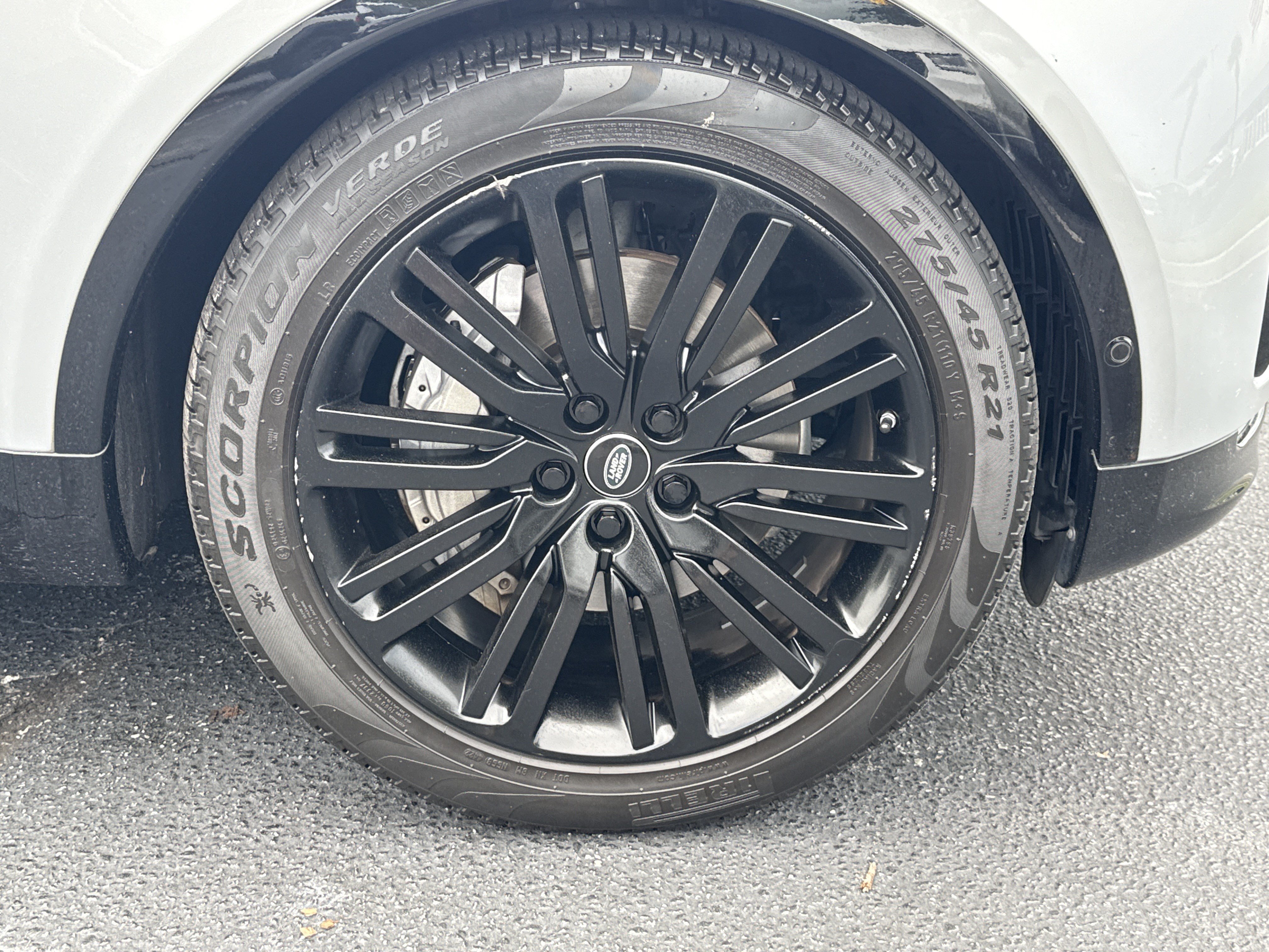 Used 2020 Land Rover Discovery Landmark AWD/4WD image 12