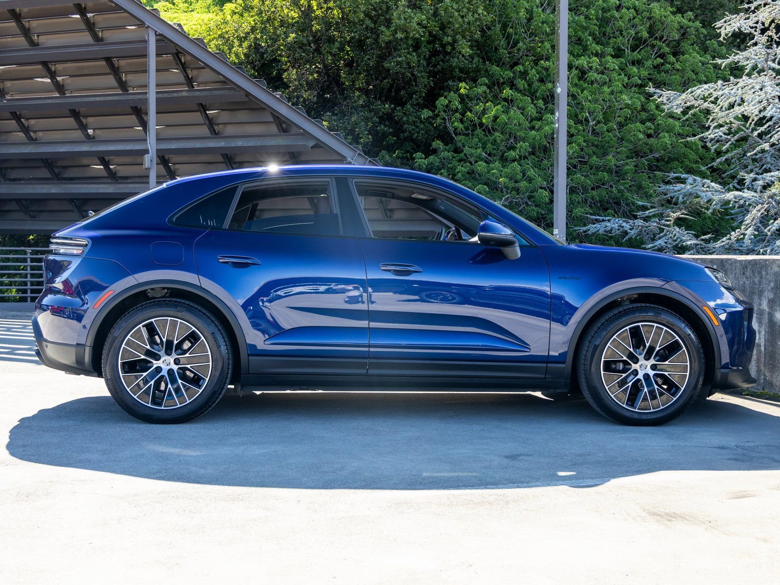 Certified 2025 Porsche Macan 4 Electric image 12