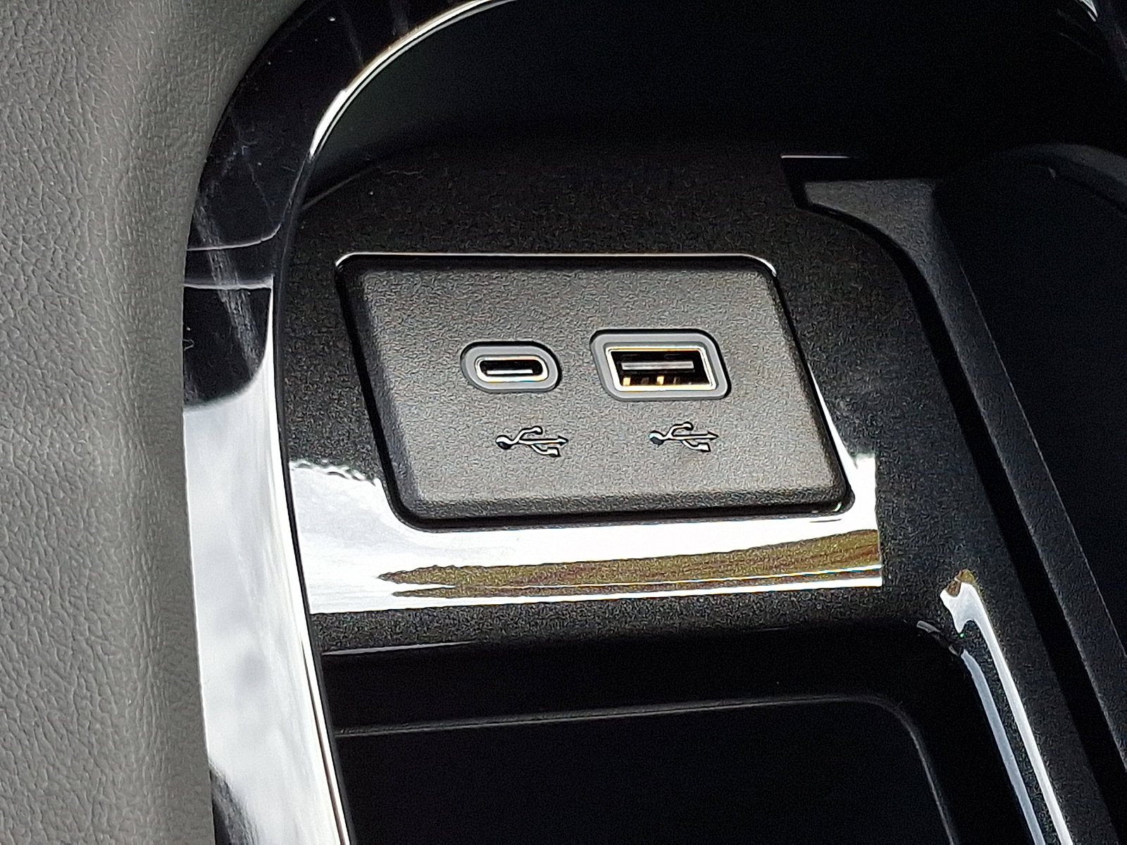 Used 2024 Cadillac Escalade Sport w/ LPO, ONYX Package image 25