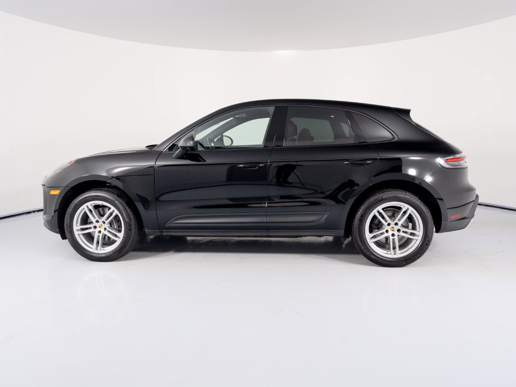 Certified 2026 Porsche Macan AWD/4WD image 2