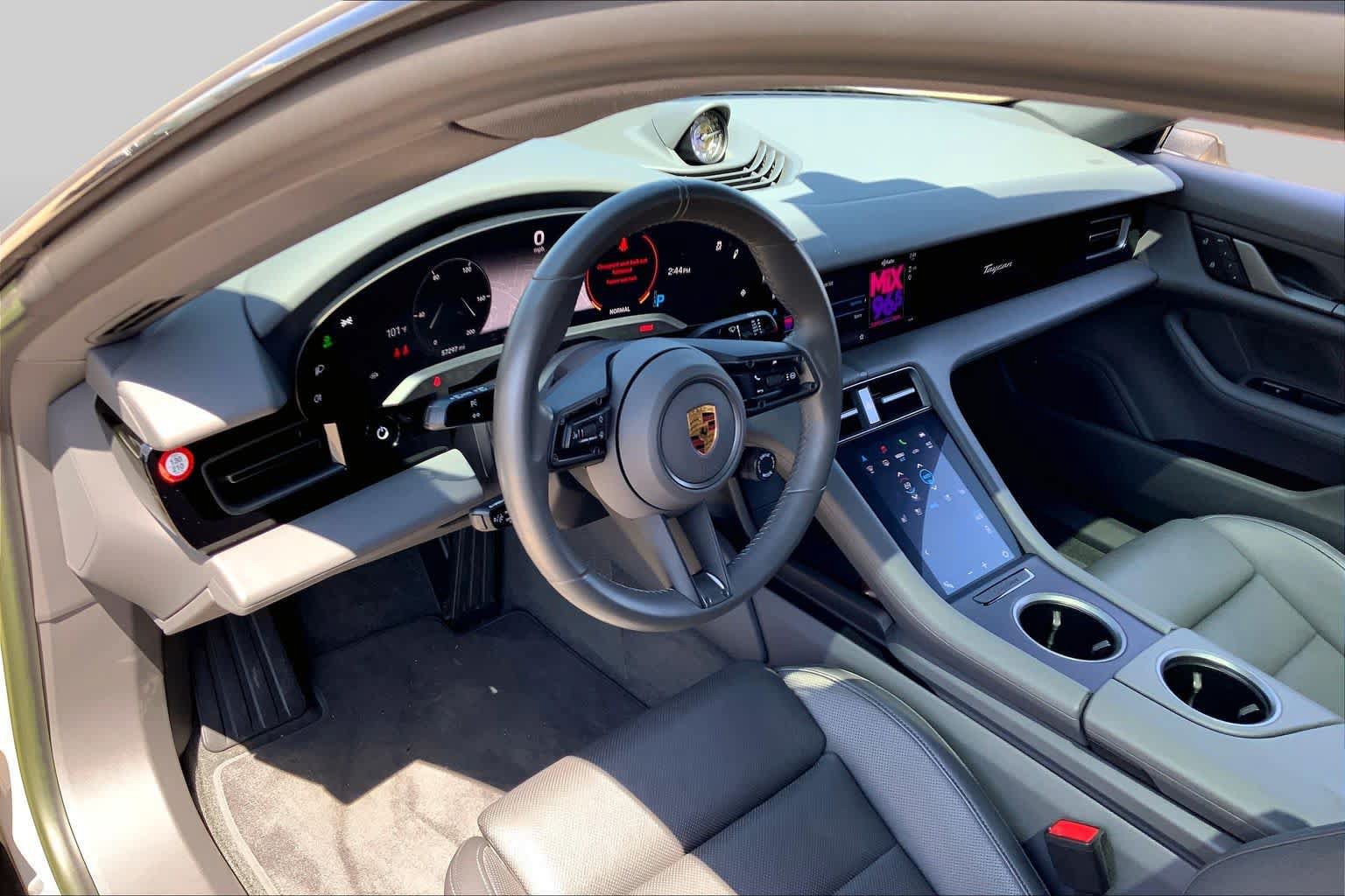 Used 2022 Porsche Taycan RWD image 15