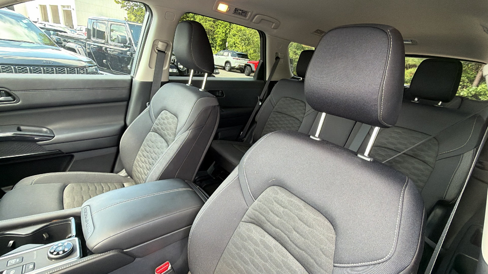 Used 2026 Nissan Pathfinder SV AWD/4WD image 17