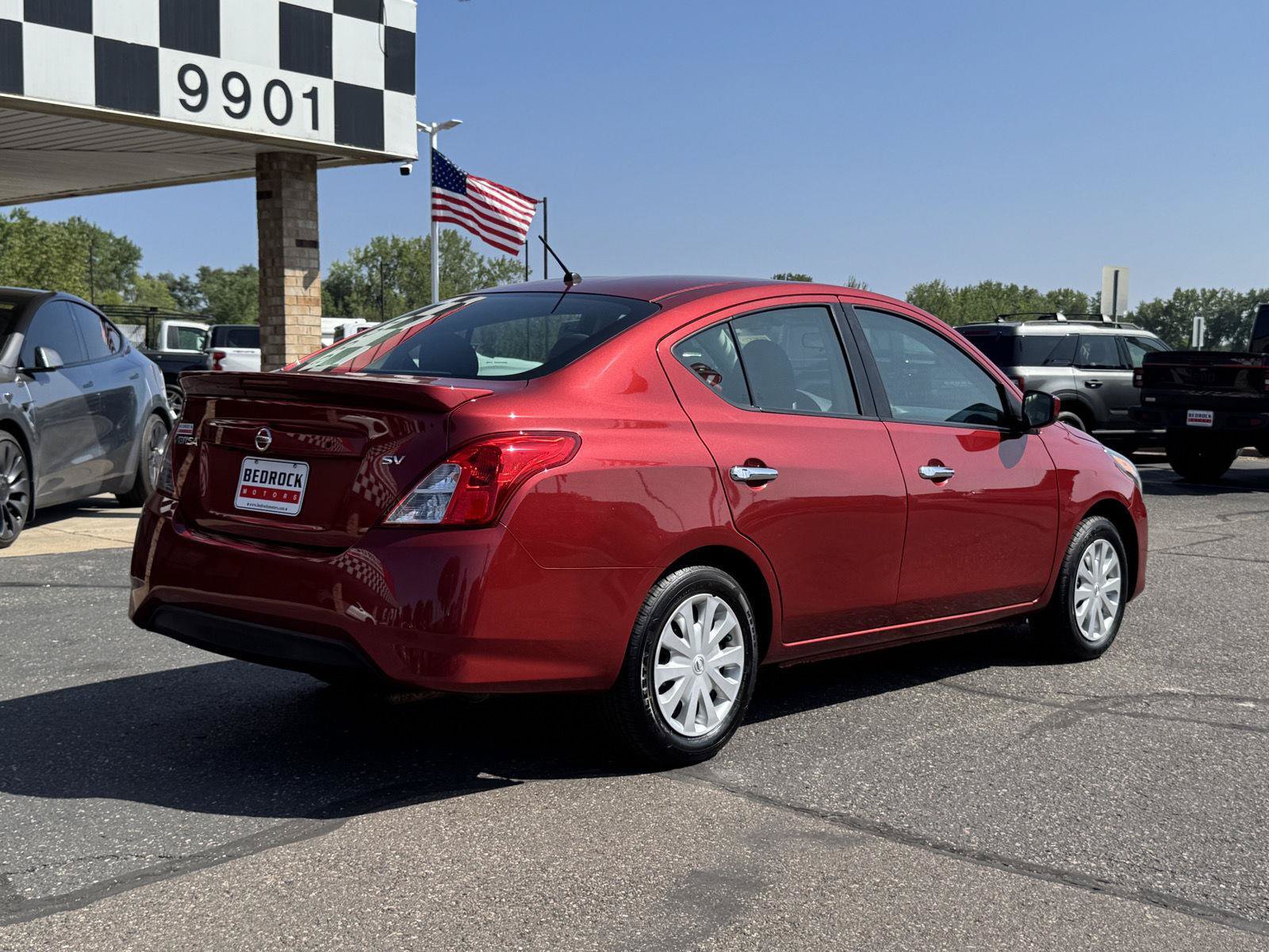 Used 2019 Nissan Versa SV FWD image 7