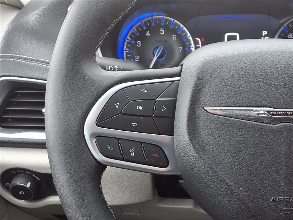 Used 2024 Chrysler Pacifica Limited image 18