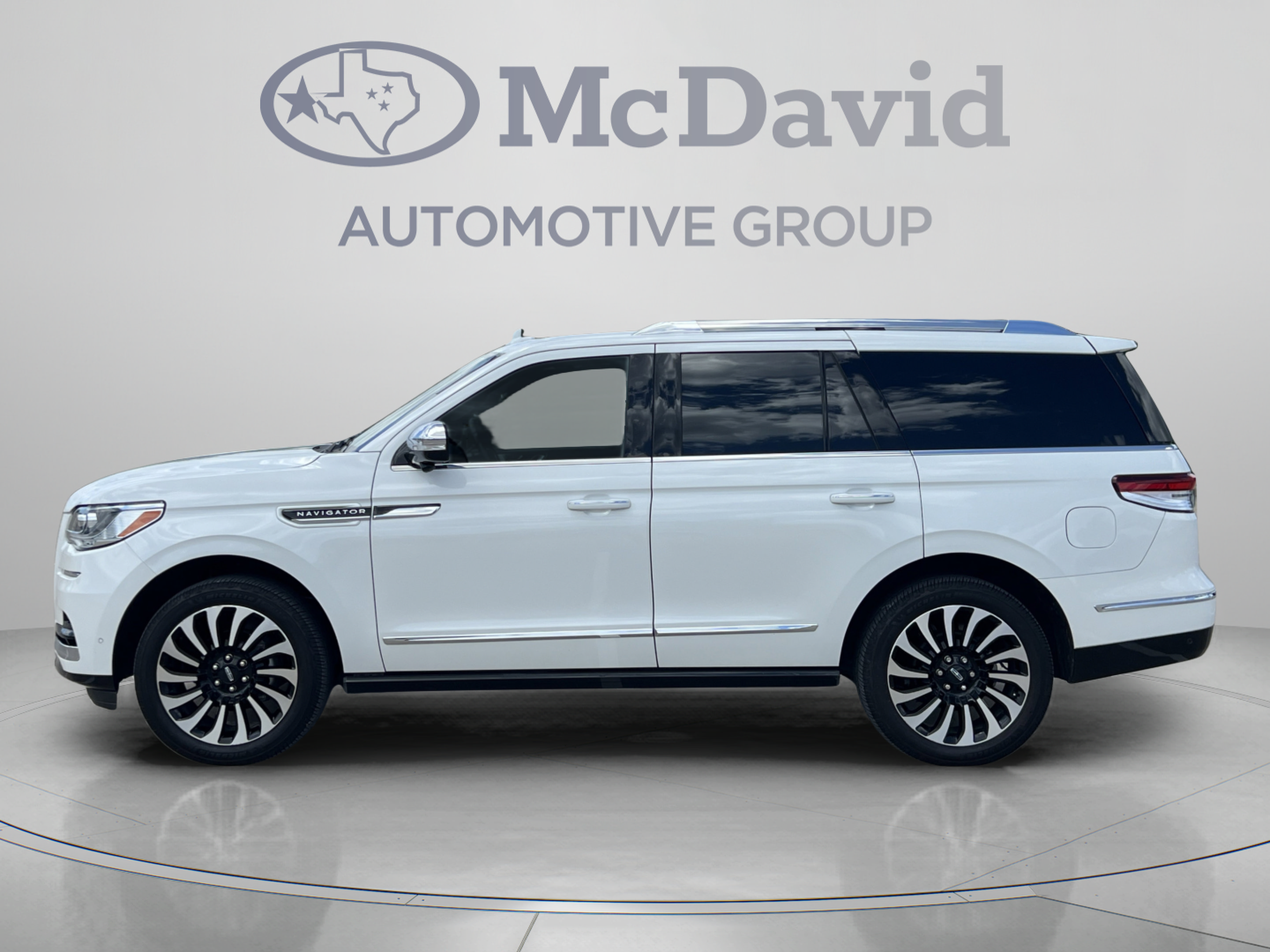 Used 2023 Lincoln Navigator Black Label AWD/4WD image 2