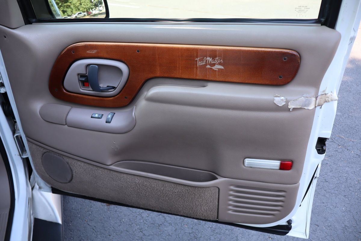Used 1999 GMC Suburban 4WD w/ Convenience Group image 24
