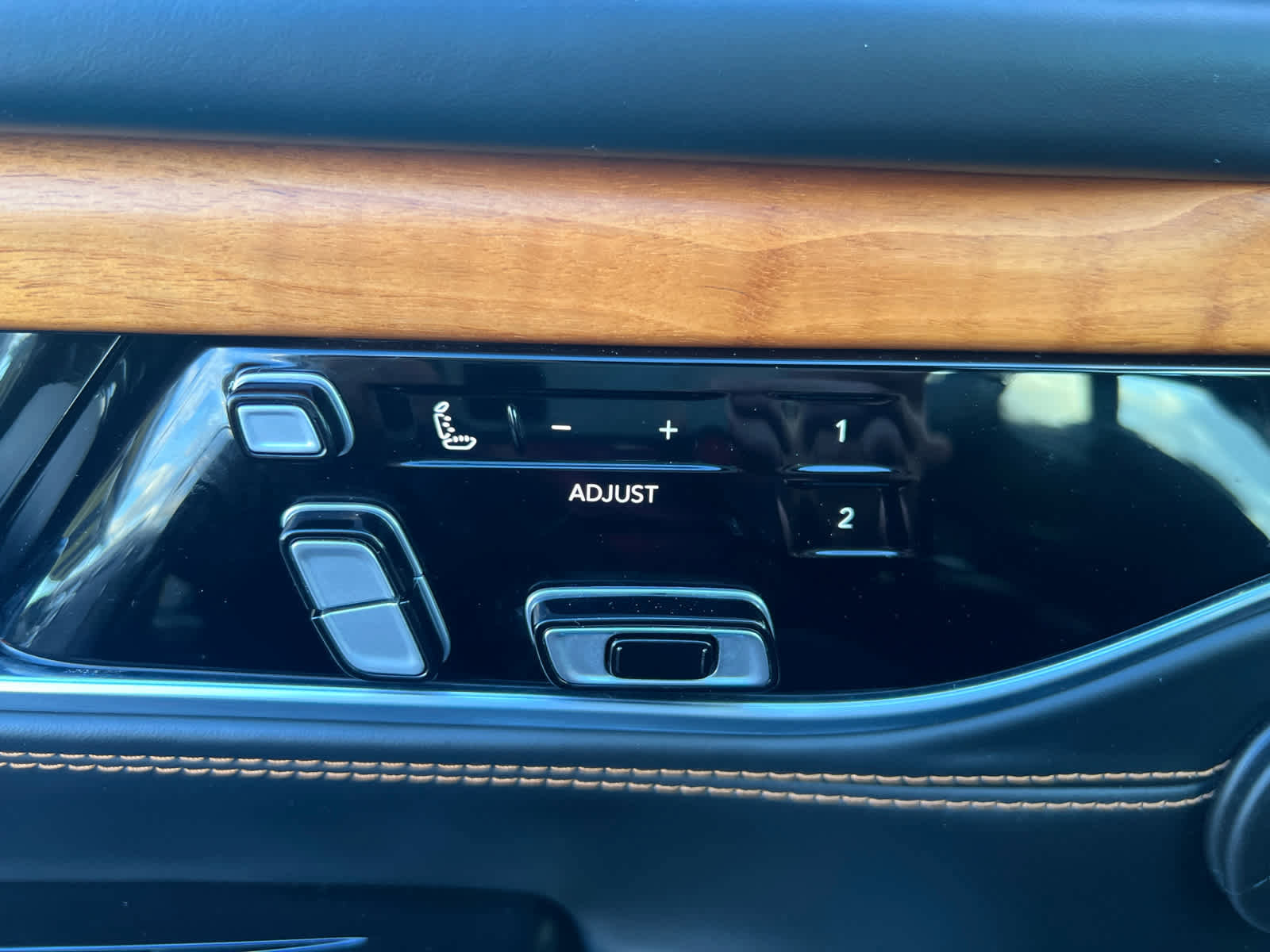 Used 2024 Jeep Grand Wagoneer L Series III image 18