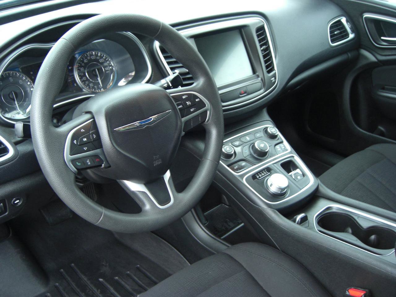 Used 2015 Chrysler 200 Limited FWD image 7