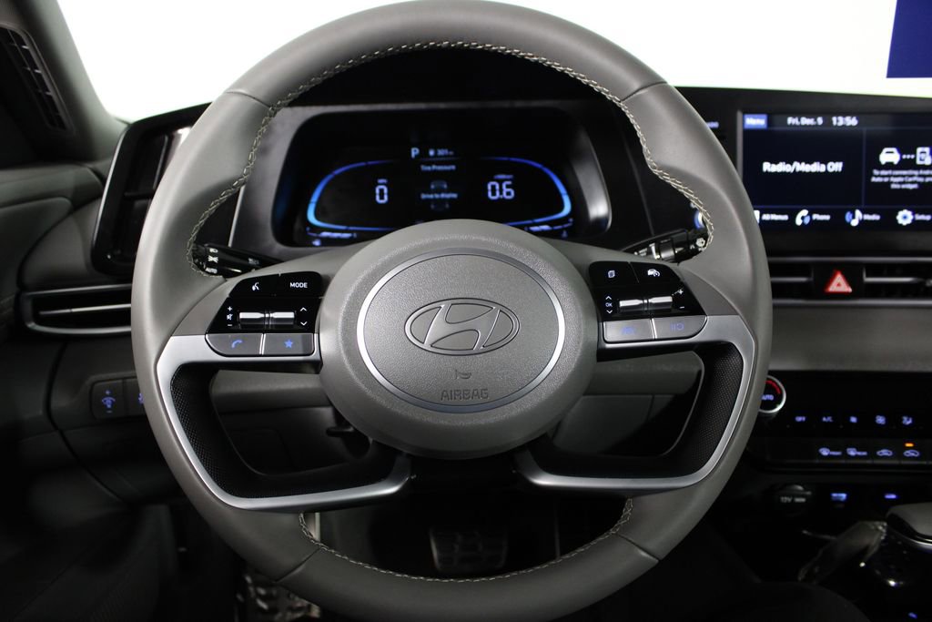 Certified 2025 Hyundai Elantra Sport image 8