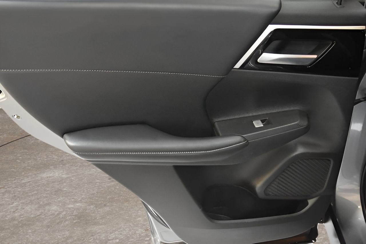 Used 2024 Mitsubishi Outlander SE image 13