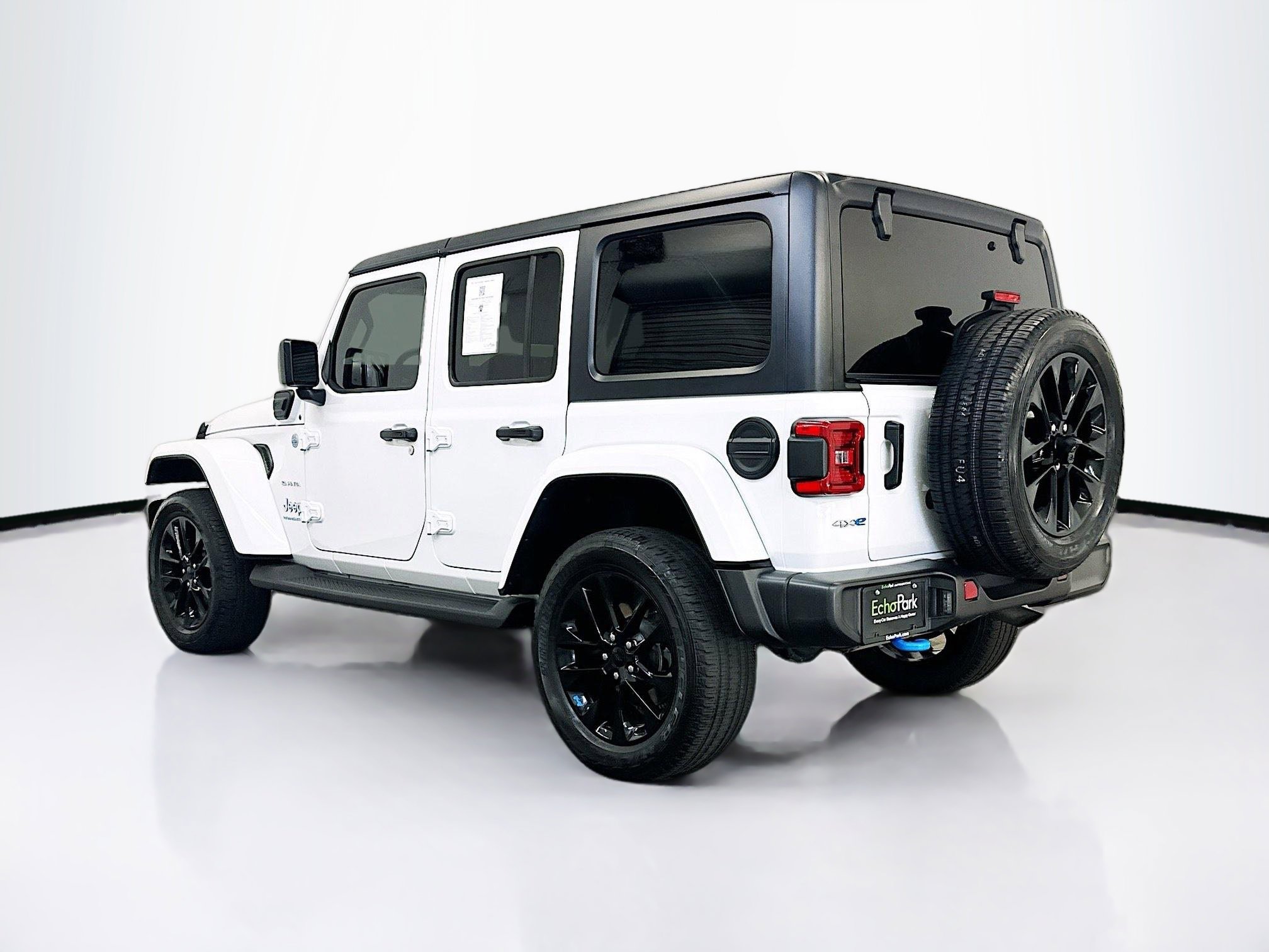 Used 2023 Jeep Wrangler Unlimited Sahara AWD/4WD image 5