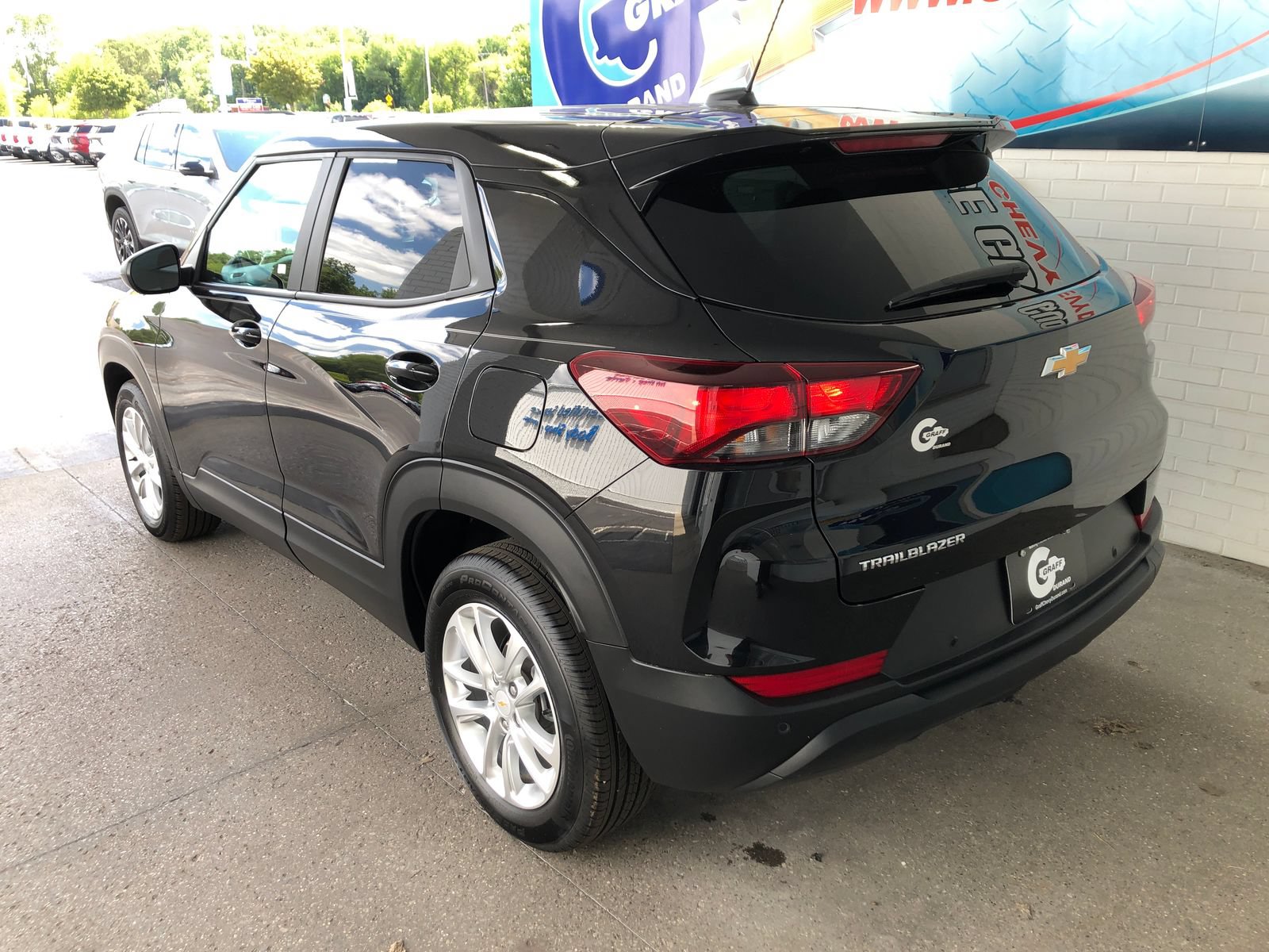 Used 2025 Chevrolet TrailBlazer LS w/ LS Convenience Package FWD image 6