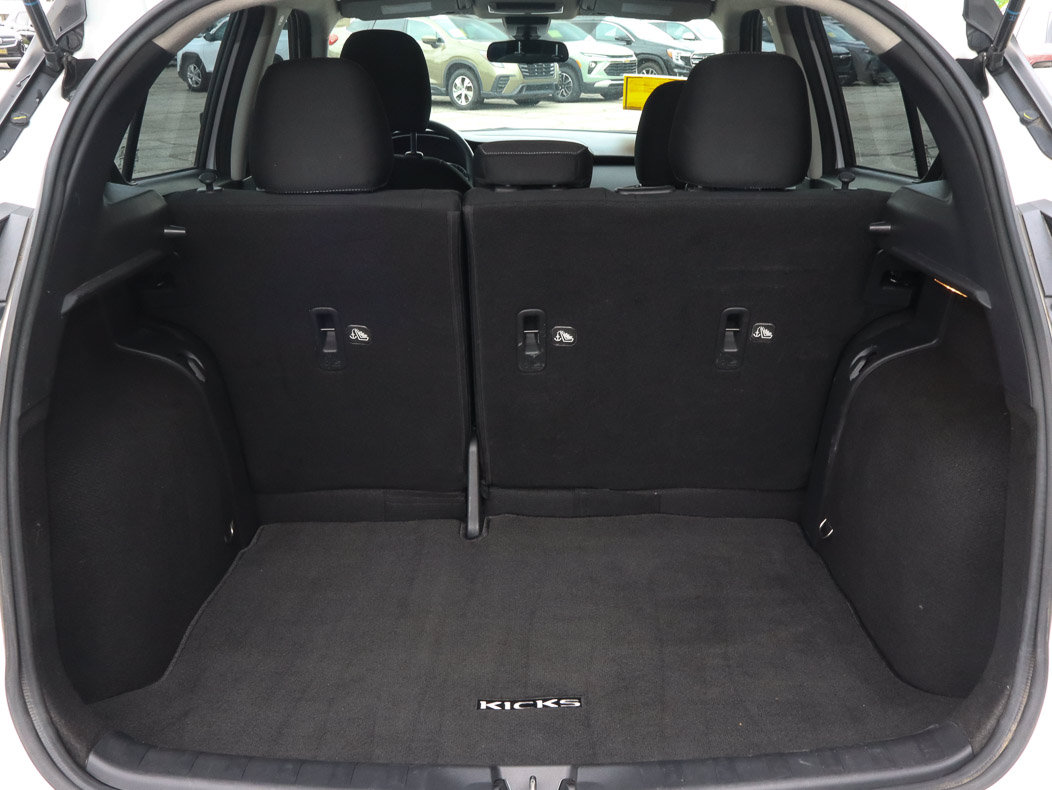 Used 2022 Nissan Kicks S FWD image 9