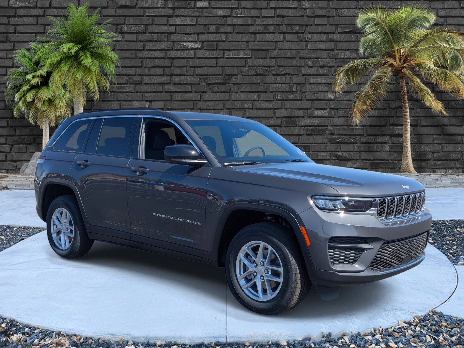 Used 2025 Jeep Grand Cherokee Laredo X w/ Luxury Tech Group I AWD/4WD image 23