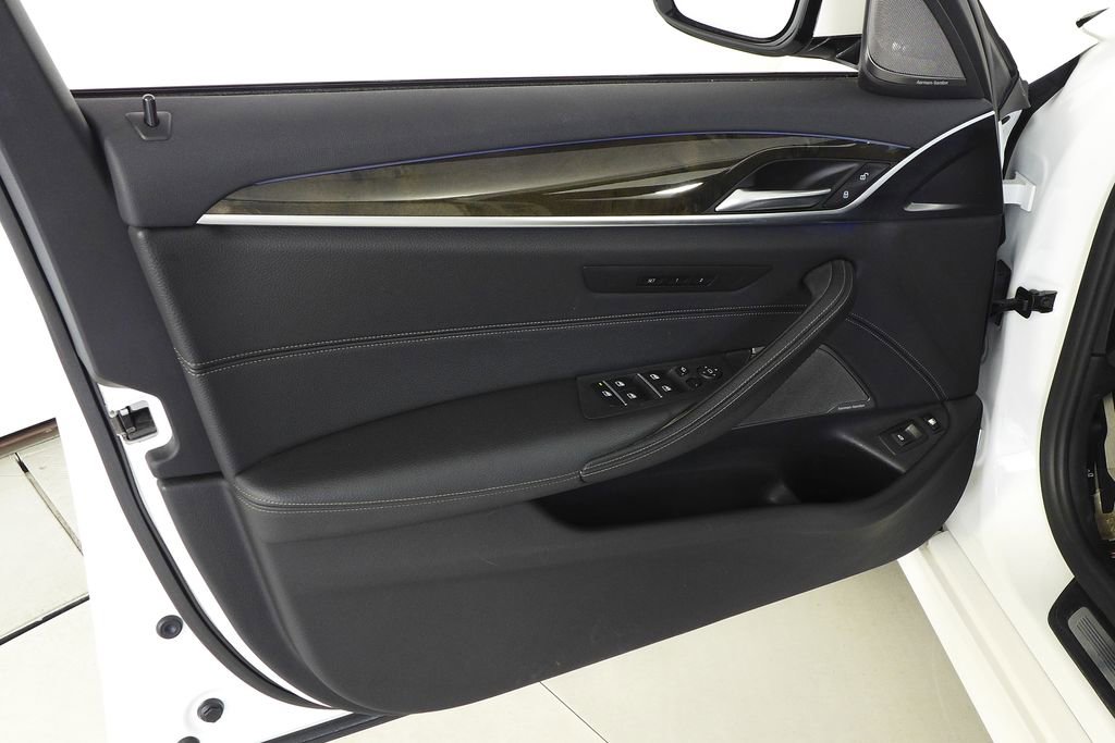 Used 2019 BMW 530e 530e iPerformance w/ M Sport Package image 11