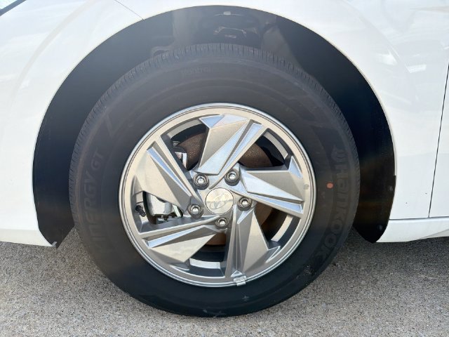 New 2026 Hyundai Elantra SE FWD image 16