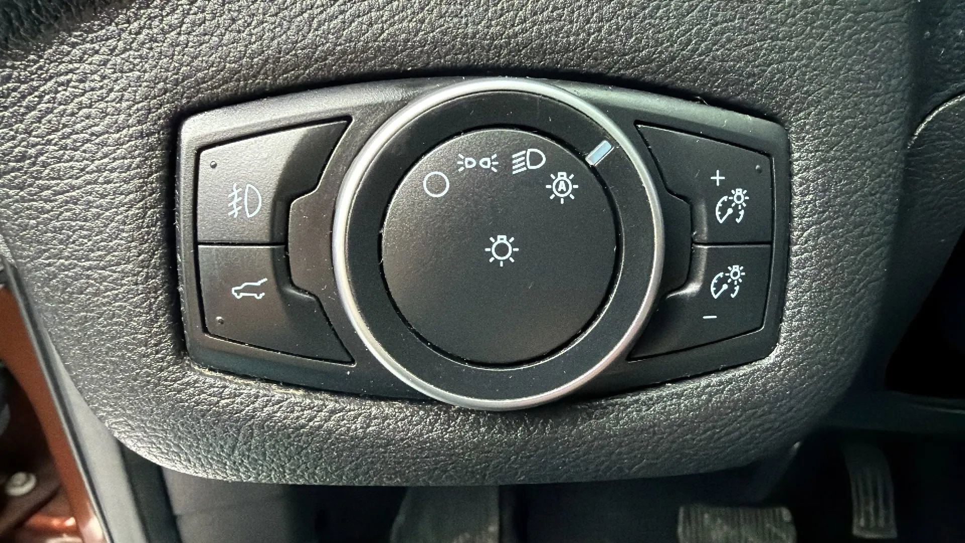 Used 2017 Ford Escape Titanium image 25