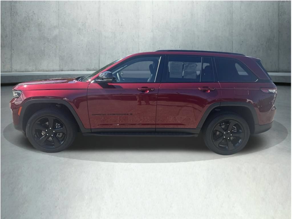 Used 2023 Jeep Grand Cherokee Altitude AWD/4WD image 2