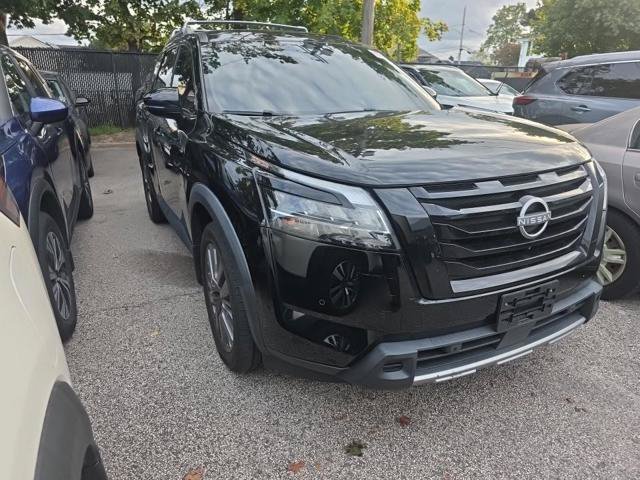 Used 2024 Nissan Pathfinder SL w/ SL Premium Package AWD/4WD image 3