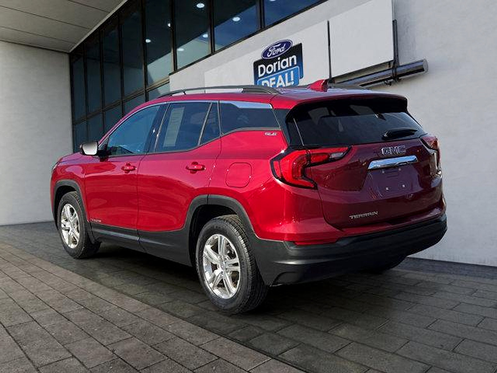 Used 2018 GMC Terrain SLE w/ Driver Convenience Package FWD image 5