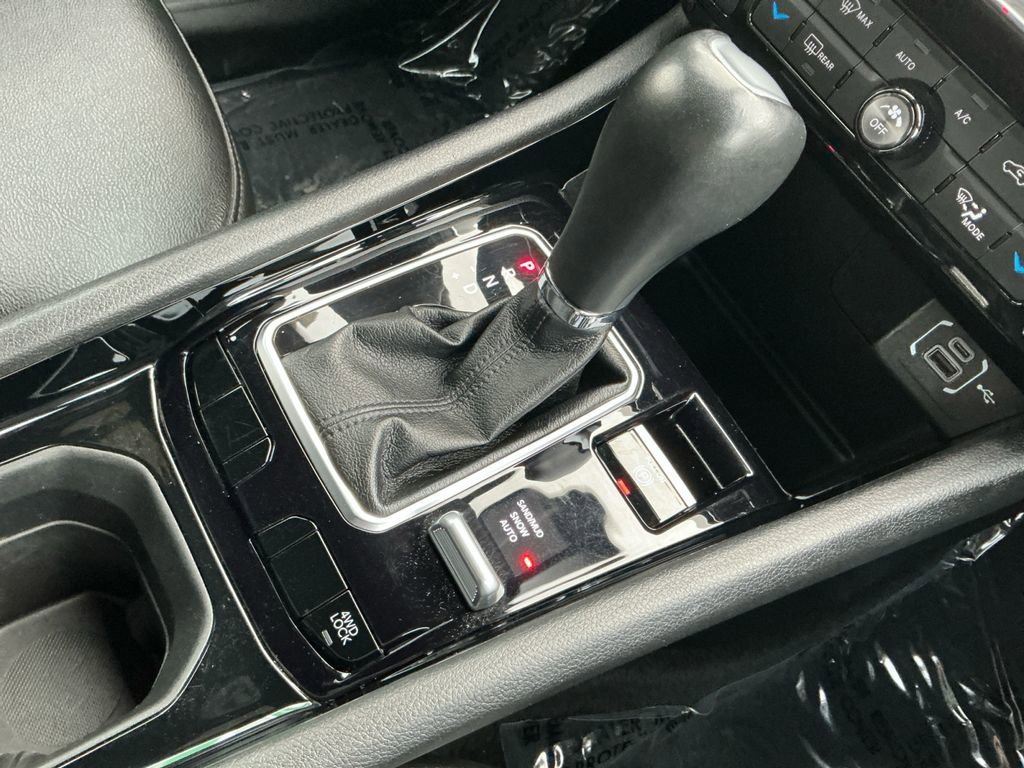 Used 2024 Jeep Compass Limited image 17