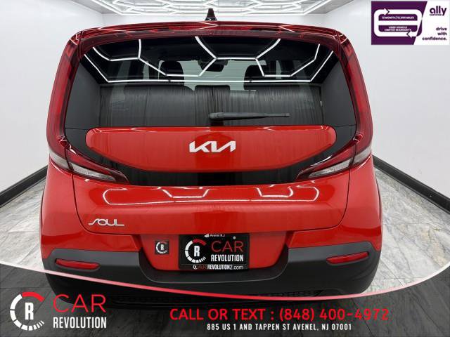 Used 2022 Kia Soul LX image 5