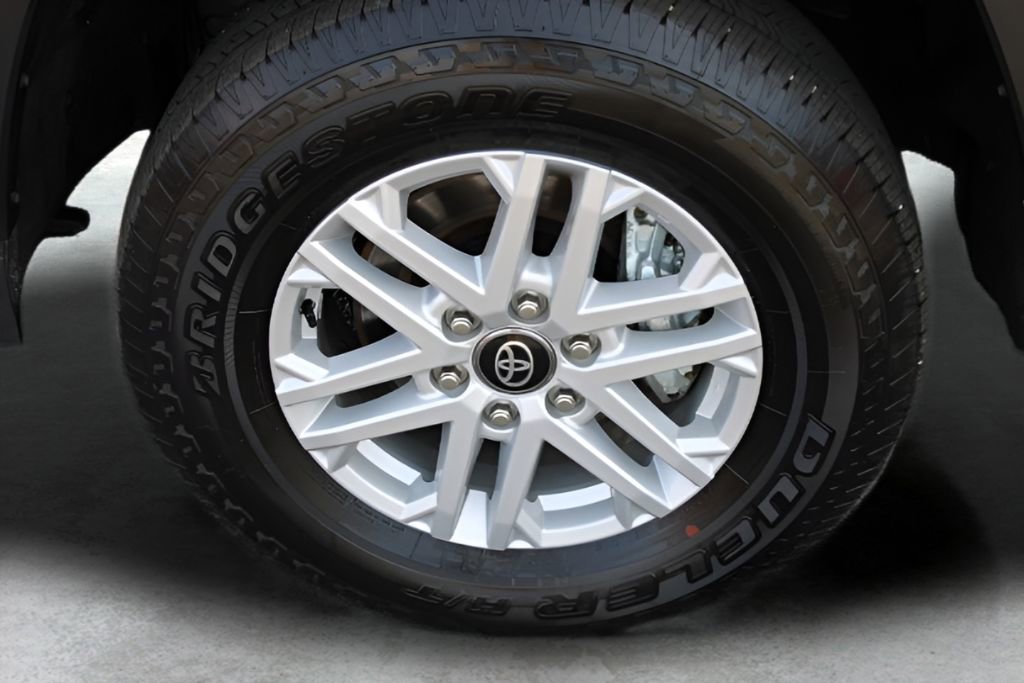 Used 2025 Toyota Tundra SR5 AWD/4WD image 2
