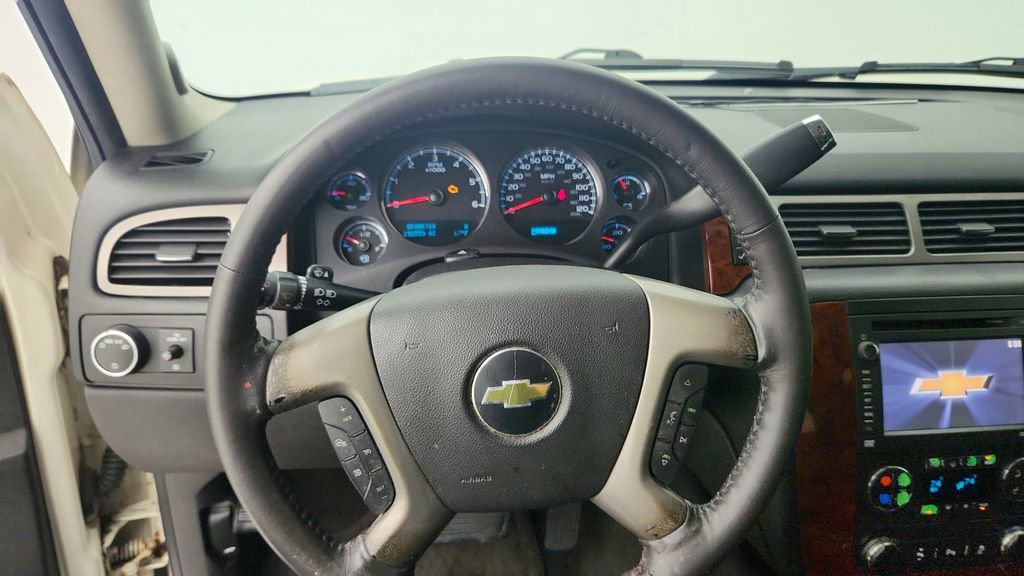 Used 2013 Chevrolet Suburban LTZ image 17