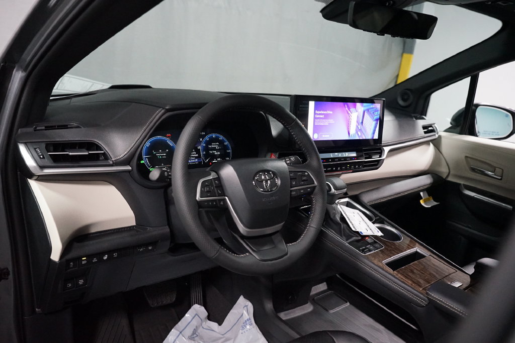 New 2026 Toyota Sienna Platinum AWD/4WD image 11