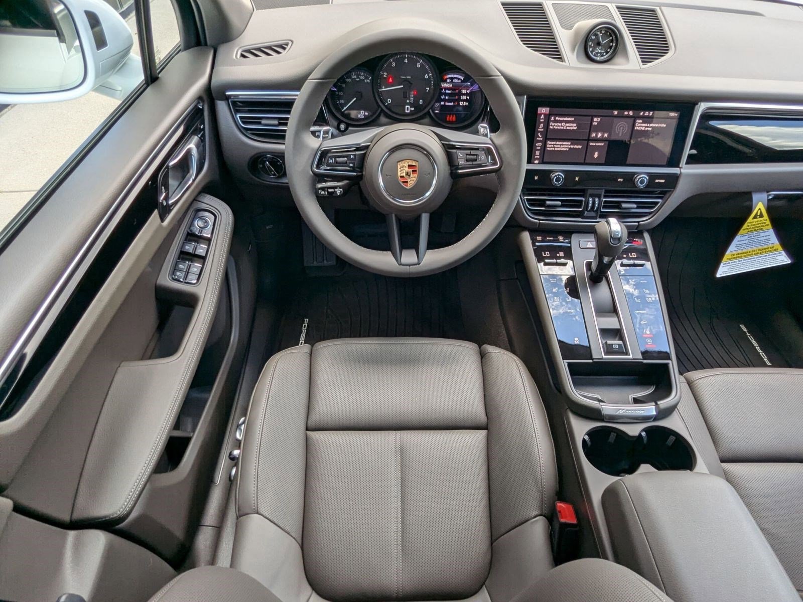 Certified 2025 Porsche Macan AWD/4WD image 15