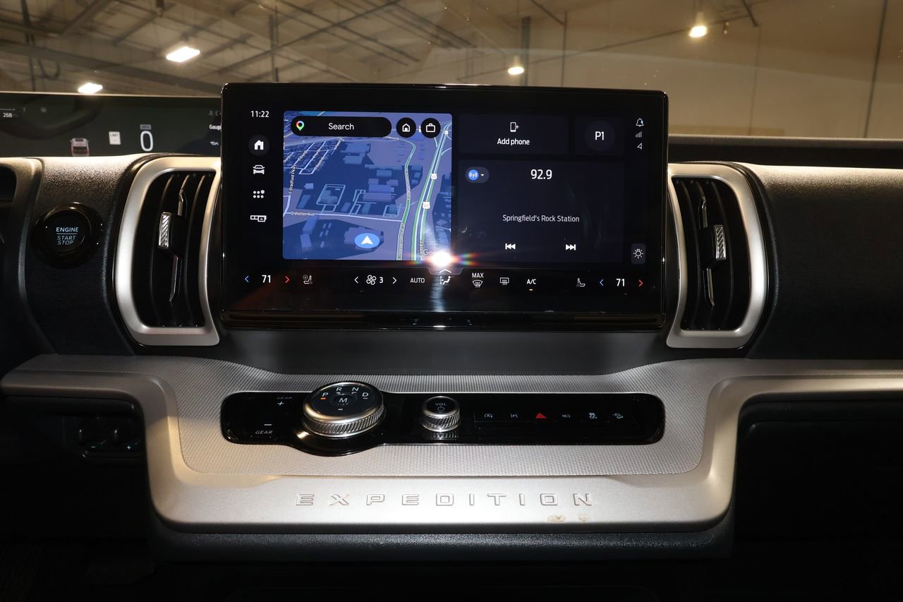Used 2025 Ford Expedition Active AWD/4WD image 17
