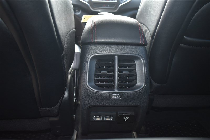 Used 2022 Jeep Cherokee Trailhawk w/ Comfort/Convenience Group AWD/4WD image 25