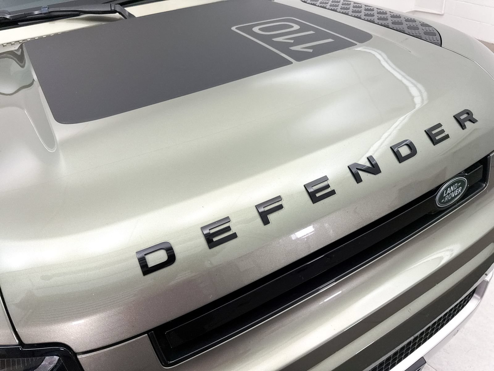 Used 2022 Land Rover Defender 110 SE AWD/4WD image 3