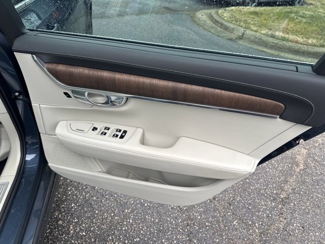 Used 2022 Volvo S90 B6 Inscription image 16