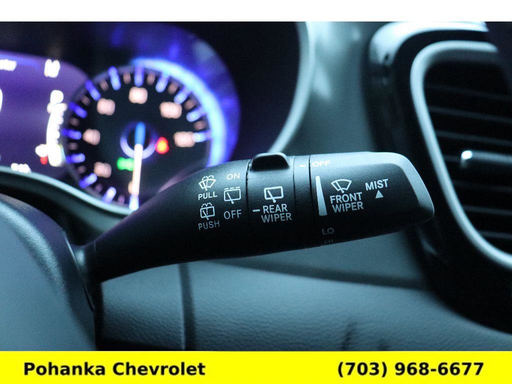 Used 2025 Chrysler Pacifica Select image 11