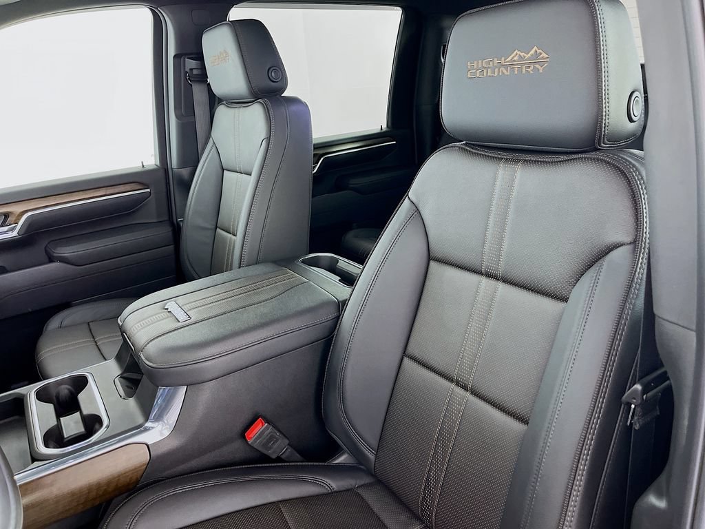 Used 2025 Chevrolet Silverado 3500 High Country w/ High Country Premium Package AWD/4WD image 29
