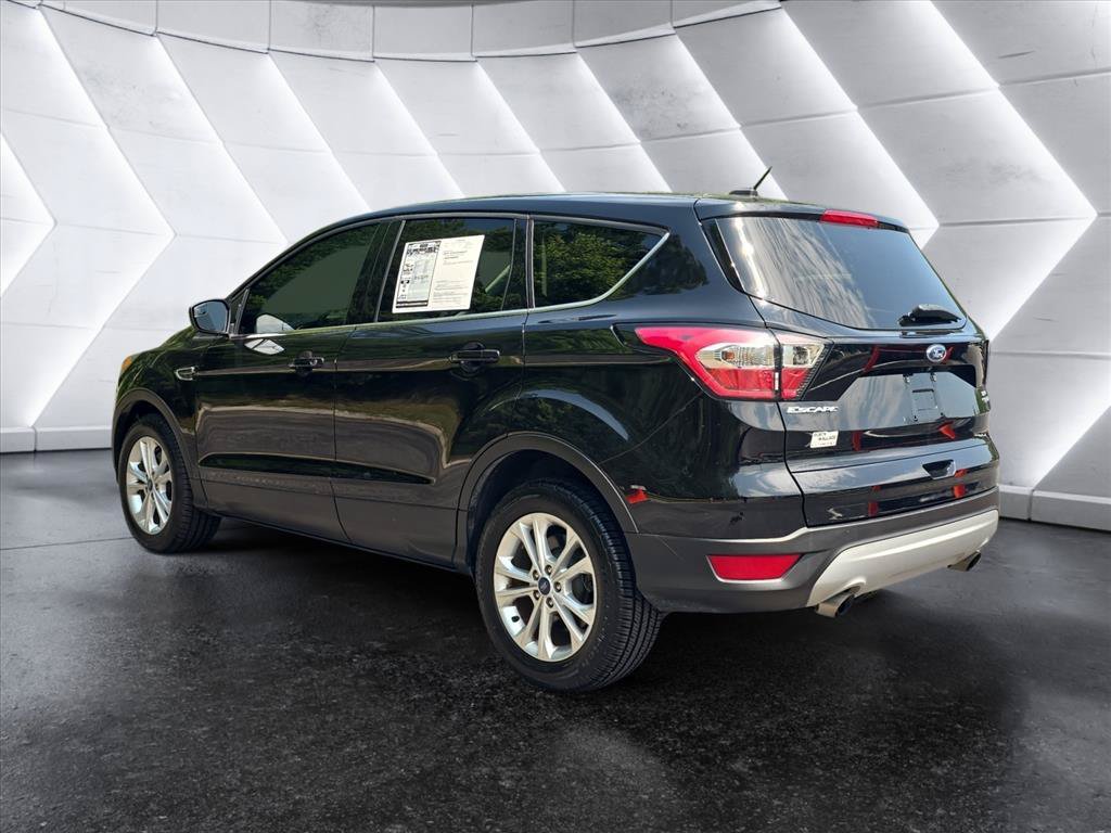 Used 2017 Ford Escape SE w/ SE Cold Weather Package FWD image 3