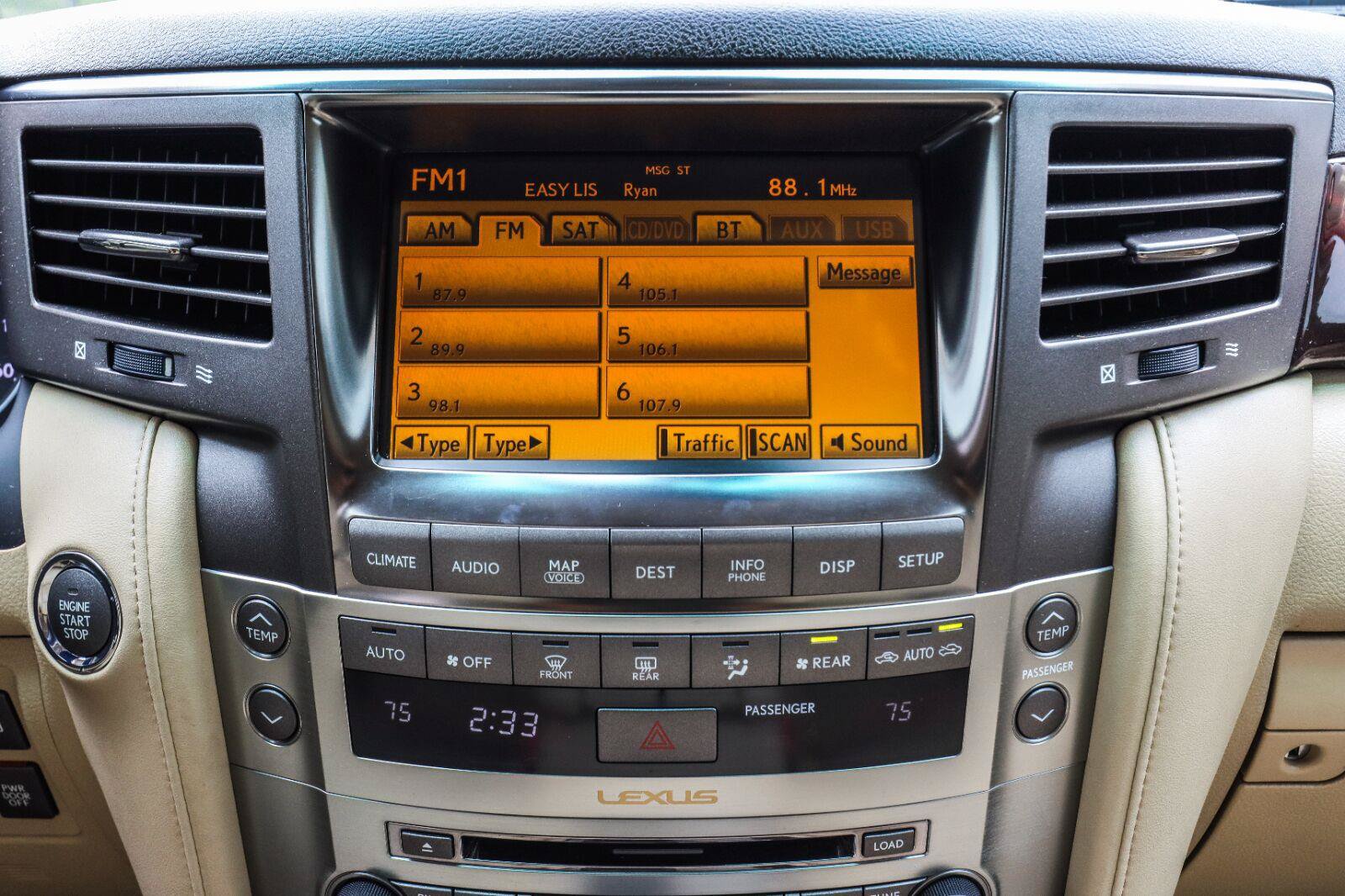 Used 2011 Lexus LX 570 4WD w/ Luxury Pkg image 10