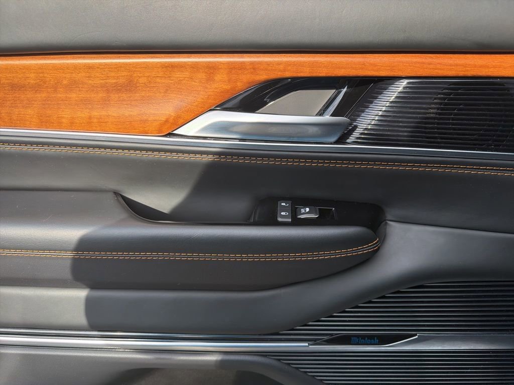 Used 2024 Jeep Grand Wagoneer L Series III image 22