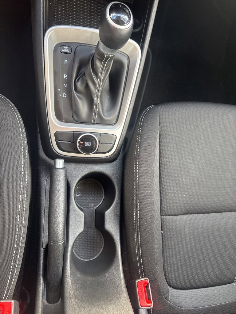 Used 2025 Hyundai Venue SEL image 24