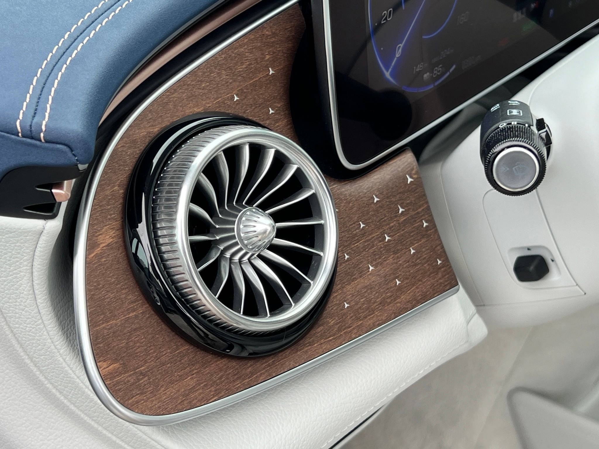 Used 2024 Mercedes-Benz EQE 350+ 4MATIC SUV w/ AMG Line Exterior Package image 34