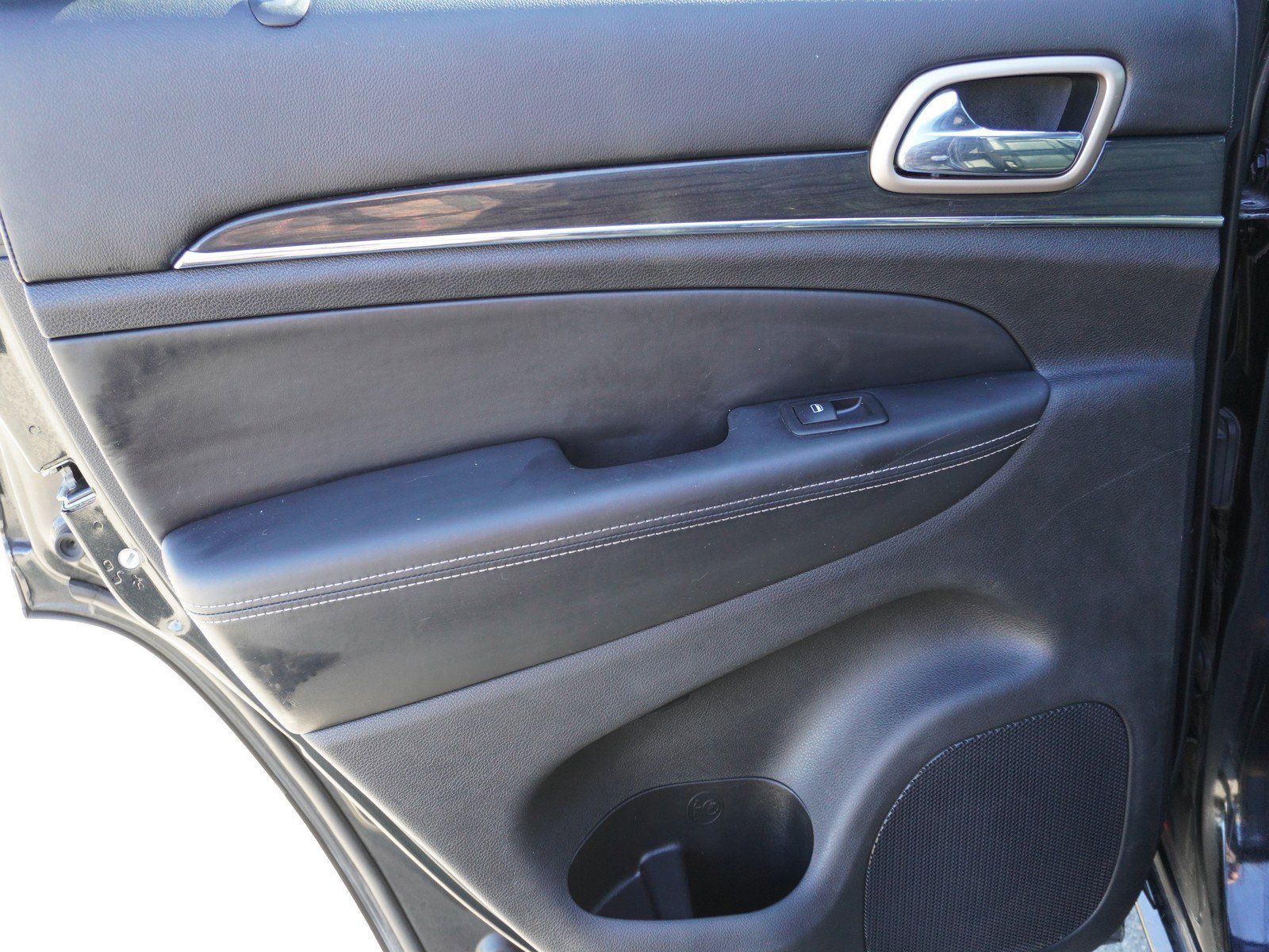 Used 2015 Jeep Grand Cherokee Overland image 13