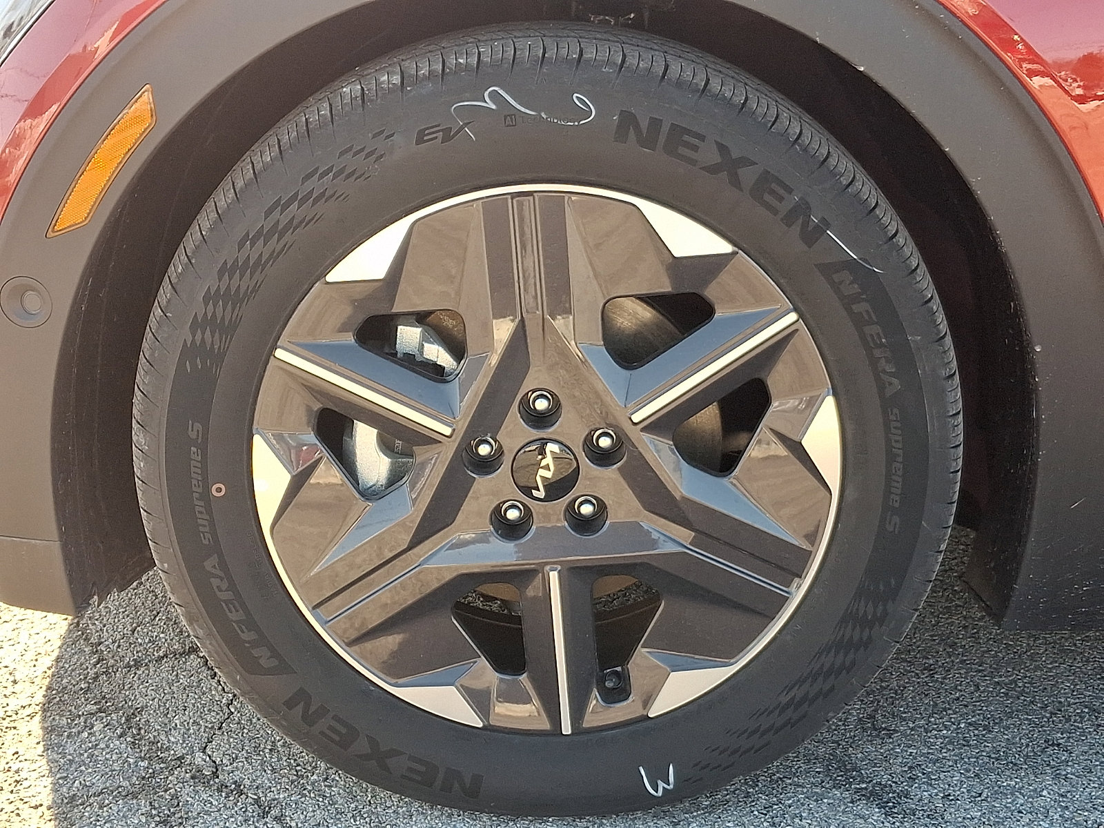 New 2025 Kia EV6 Light w/ Light LR Technology Package AWD/4WD image 8