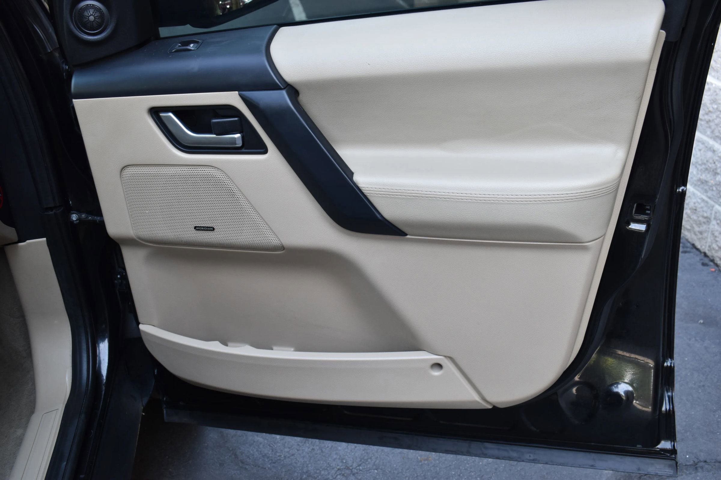 Used 2013 Land Rover LR2 HSE image 14