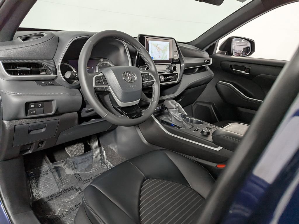 Used 2024 Toyota Highlander XSE image 17