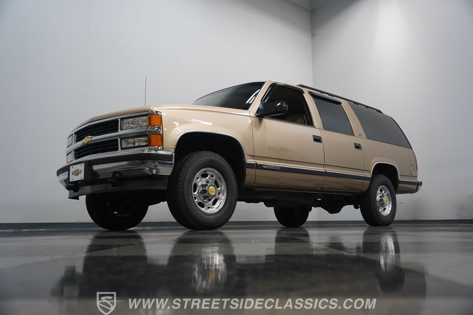 Used 1999 Chevrolet Suburban 2500 w/ Preferred Equipment Group 2 RWD image 21