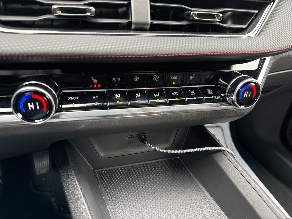 Used 2025 Chevrolet Equinox RS w/ Safety and Technology Package image 19