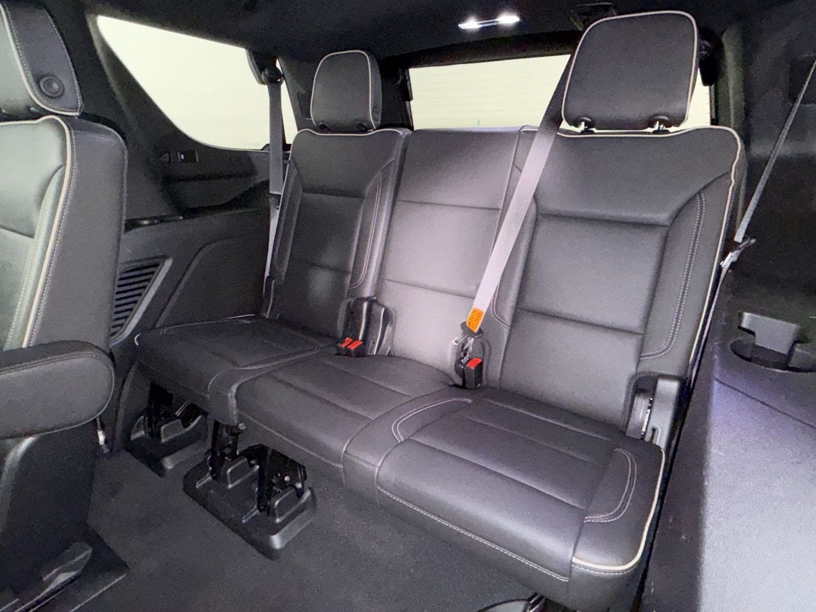 Used 2022 GMC Yukon SLT w/ SLT Premium Package AWD/4WD image 26