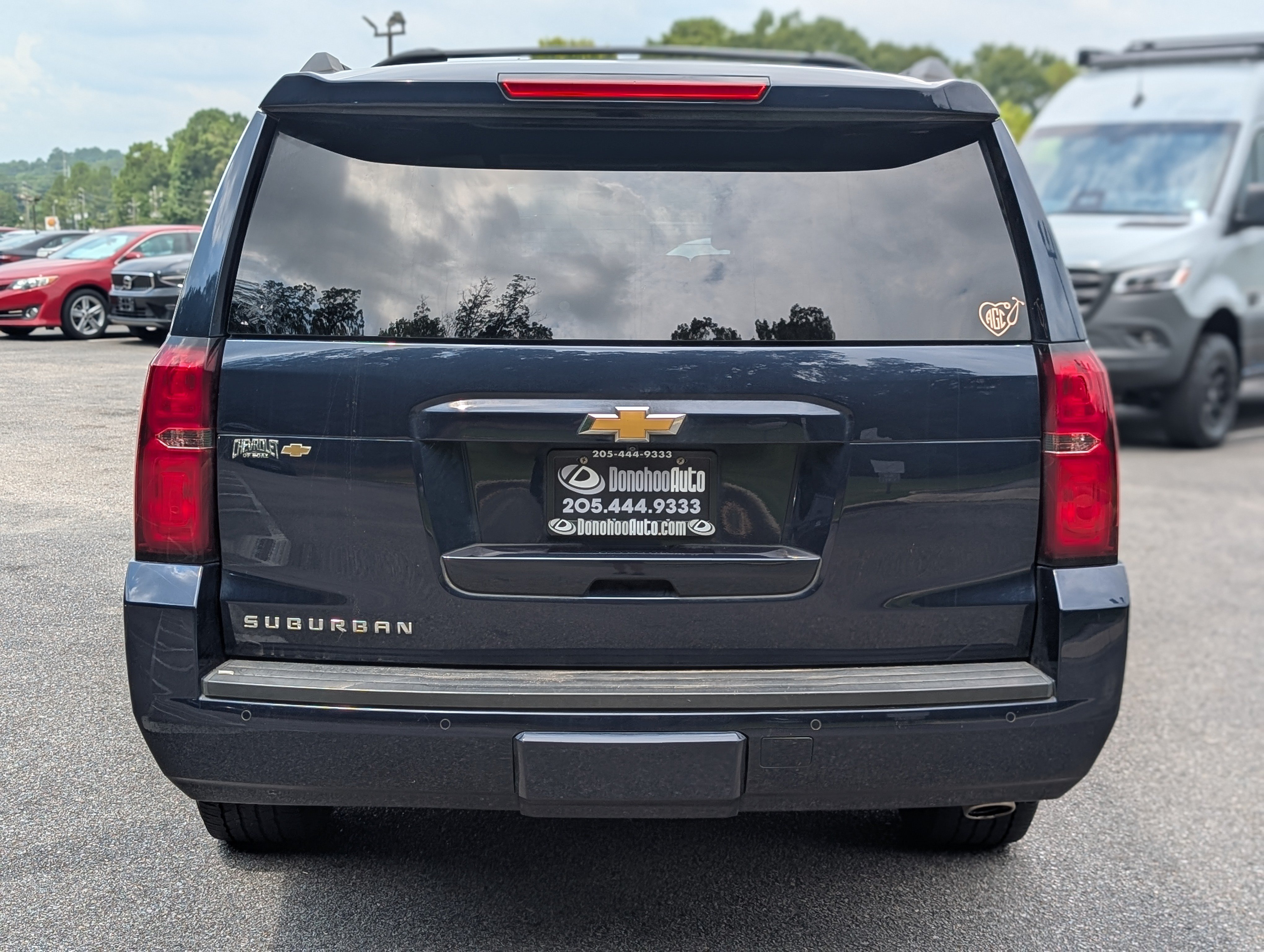 Used 2018 Chevrolet Suburban LT w/ LT Signature Package RWD image 8